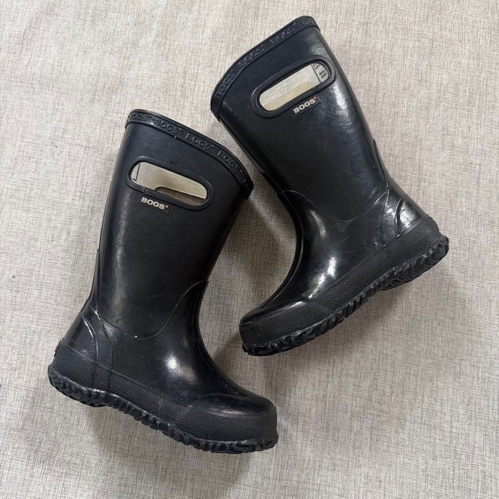 Kids Bogs Rubber Waterproof rain boots 
Toddler size 9 unisex